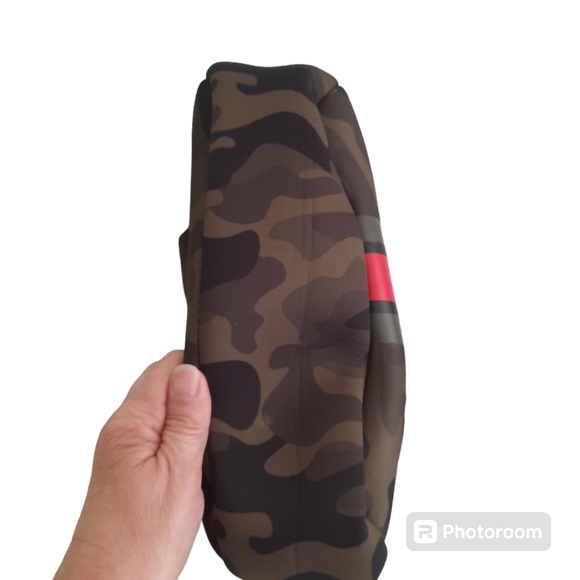 Haute Shore Blake Soho Neoprene Camo Crossbody Bag Purse Green Adjustable Straps - Picture 5 of 14